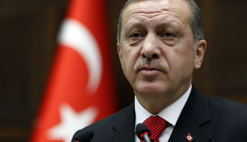 أردوغان يمثل أمام محكمة لاهاي كمجرم حرب