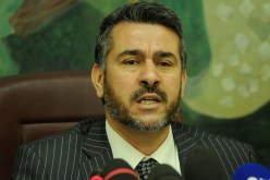 يتأخر 90 دقيقة ليكرّر ما قاله الأسبوع الماضي