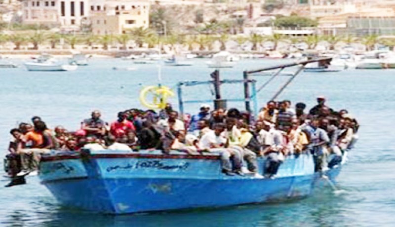 15 قتيلا و40 مفقودا في غرق سفينة صومالية قبالة مصراتة
