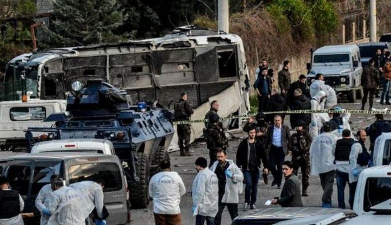 انفجار سيارة مفخخة في منطقة ديار بكر بتركيا