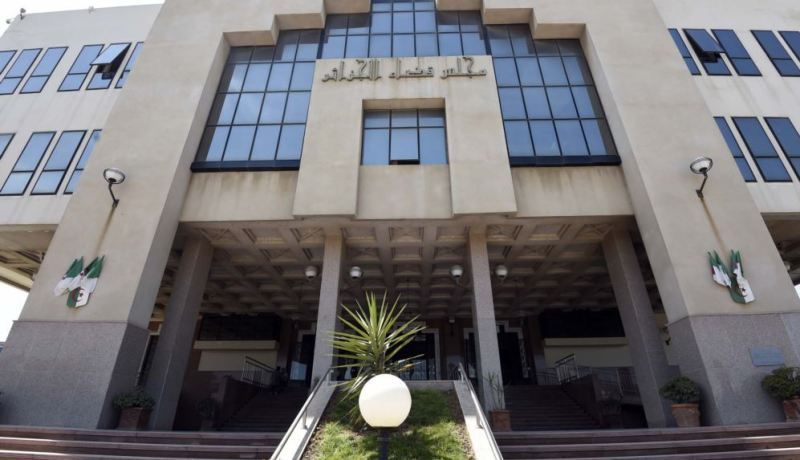 مسبوق مهدد بالسجن 20 سنة بتهمة محاولة قتل لأجل 2000 دينار