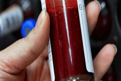 سجن أم تمص دم طفلها منذ 5 سنوات