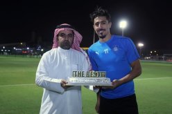 بونجاح يتسلم جائزة أفضل لاعب في الشهر