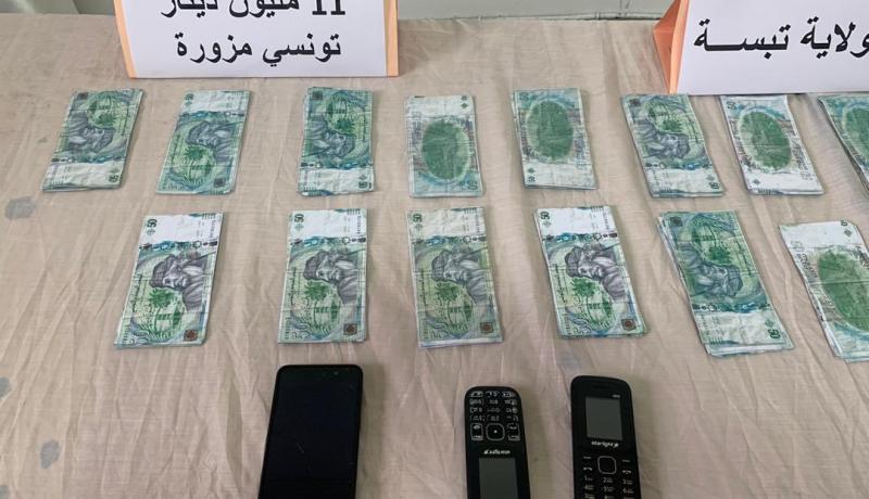 توقيف شخص بحوزته 11 ألف دينار تونسي مزورة في تبسة