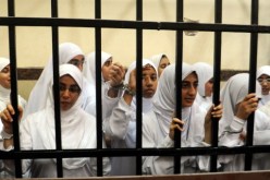 منظمة العفو الدولية تطالب عدلي منصور بالإفراج عن فتيات الإسكندرية