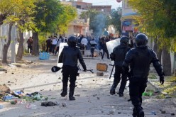 مواجهات بين الأمن التونسي ومحتجين بعد اعتقال 10 عناصر من “تيار أنصار الشريعة”