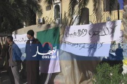 بالصور.. عشرات المواطنين يعتصمون أمام مقر دائرة أورلال ببسكرة لهذا السبب!