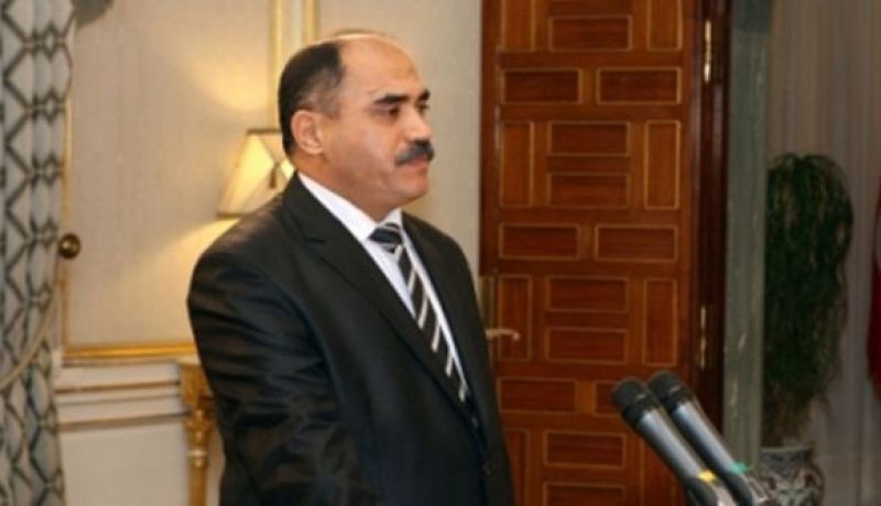 وزير يفرّ من مقر تسليم المهام