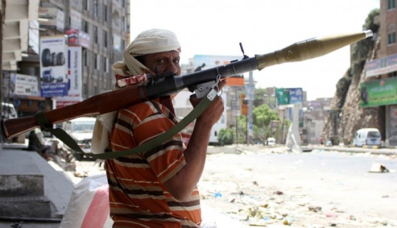 إندلاع معارك عنيفة بين المقاومة المسلحة والحوثيين في اليمن