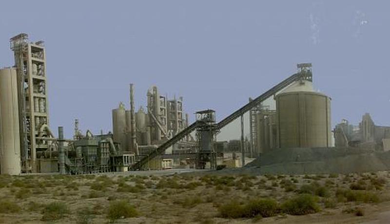 سلال: الشروع السنة المقبلة في إنجاز مصنع للإسمنت بغليزان