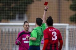 حكم يطرد لاعبة رفضت إعطاءه رقم هاتفها