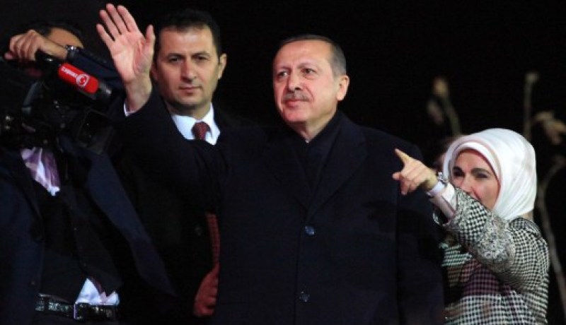 أردوغان يندد بالقضاء والمتظاهرين المناهضين له