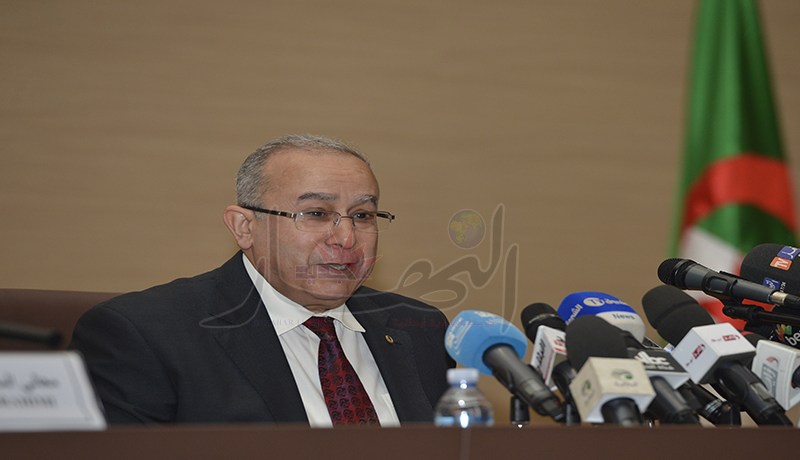يجب التعاون بين أعضاء منظمة التعاون الإسلامي لمواجهة تحديات الفقر والإرهاب