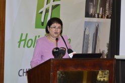 يمينة زرهوني تترأس مراسيم توقيع اتفاقيات مع سلسلة فنادق هوليداي