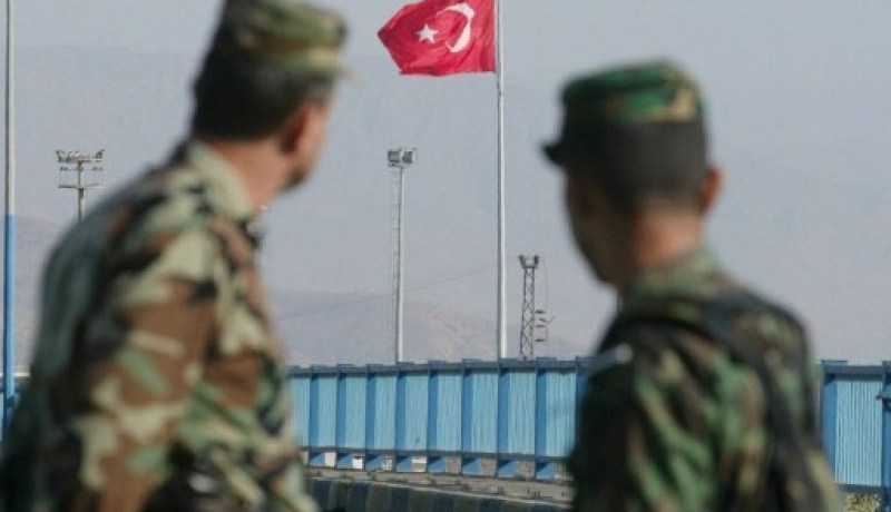 الشرطة التركية تحتجز حافلتين محملتين بالأسلحة قرب الحدود مع سوريا