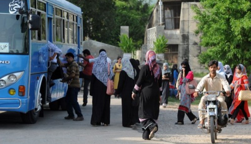 مقتل 22 شخصا بانفجار استهدف حافلة جنوب غرب باكستان