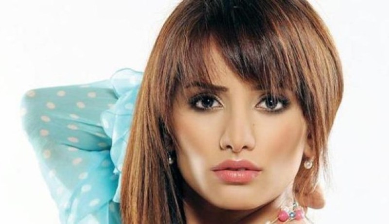 الفنانة زينة تنجو من الموت بعد حادث مرور