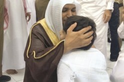 بالفيديو.. شاب بدون رجلين يطوف حول الكعبة يشعل مواقع التّواصل الإجتماعي