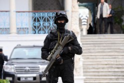 الحرس الوطني التونسي يحاصر مسلحين بعد تبادل كثيف لإطلاق النار