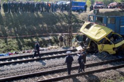 سقوط 13 قتيلا على الأقل في حادث اصطدام قطار بحافلة في شمال شرق أوكرانيا