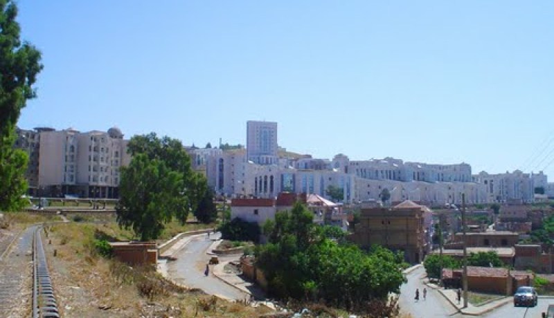 سلال يتفقد مشروع القطب الحضري الجديد بصيادة بولاية مستغانم