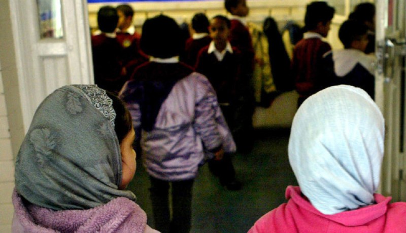 اغلاق ثانوية اسلامية في إنجلترا أثارت انتقادات لتطيبقها تعاليم إسلامية
