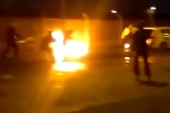 شباب يهاجمون الشرطة البريطانية بقنابل حارقة