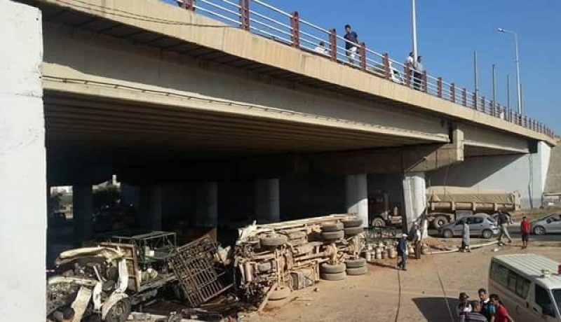 قتيلا و6 جرحى في حادث اصطدام بين شاحنتين وسيارة في وهران