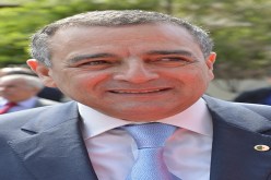 بوشوارب يطلق مصنعا للزجاج في أدرار