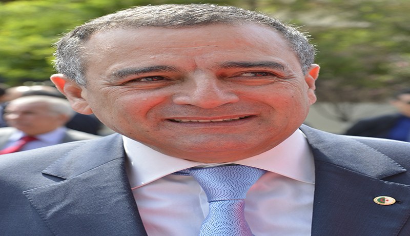 بوشوارب يطلق مصنعا للزجاج في أدرار
