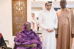 جدة اوباما  تؤدي  مناسك العمرة وتشيد بالحرم المكي