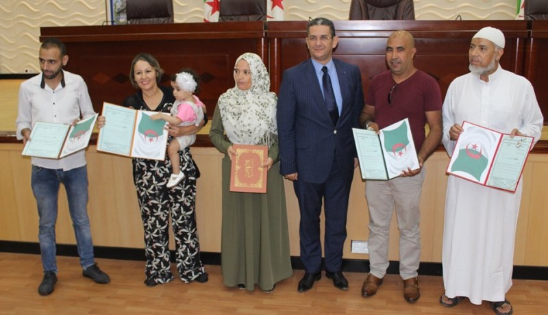 بالصور.. تسليم عقود الإستفادة من 400 مسكن ترقوي مدعم “LPA” بحمادي