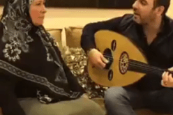 بالفيديو .. وائل جسّار يغنّى لوالدته.. وهي تردّ عليه بدموعها