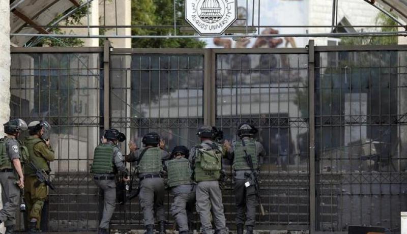 إسرائيل تغلق عدة مدن من الضفة بأبواب حديدية