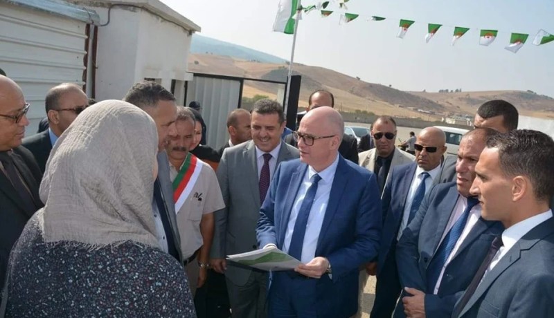 وزير العمل يؤكد على ضرورة توفير شروط الصحة في أماكن العمل