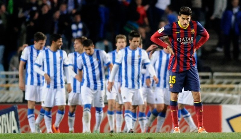 سوسييداد يهزم برشلونة بثلاثية ويسدي خدمة بالمجان لقطبي مدريد الكروي