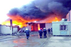 انفجار براميل كيميائية يتسبب في حريق بمستودع لتخزين المواد الأولية لصناعة البلاستيك في البليدة