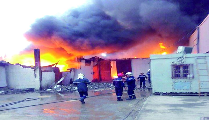 انفجار براميل كيميائية يتسبب في حريق بمستودع لتخزين المواد الأولية لصناعة البلاستيك في البليدة