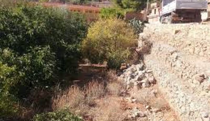تجمع سلمي لمواطنين ببشار للمطالبة بقطع أرضية للبناء