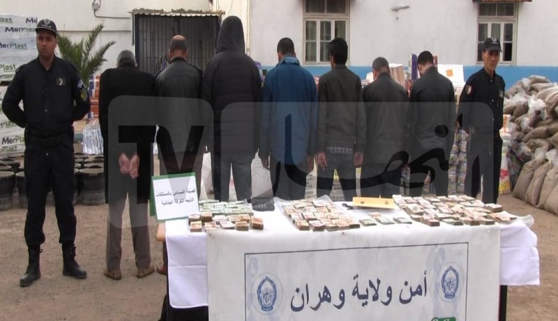 بالصور.. أمن وهران يضع حدا لنشاط مصنعين مختصين في انتاج الشمة المغشوشة