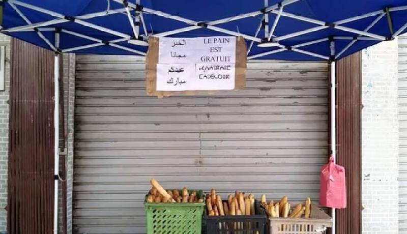 تاجر يقدم الخبز مجانا خلال أول أيام عيد الأضحى ببجاية