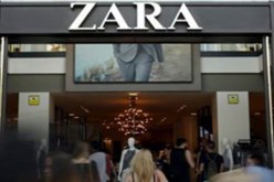 بالفيديو منع امرأة متحجبة من دخول محلات زارا في باريس