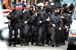 قوات الأمن الفرنسي تبدأ الهجوم على الخاطفين شمال شرق باريس