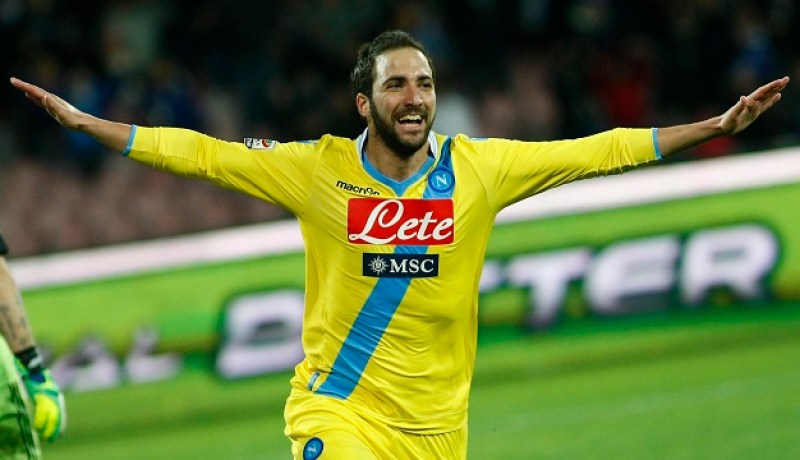 نابولي يصيب ولاتسيو يخيب في الدوري الأوروبي