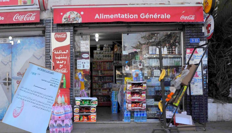 أصحاب المحلات ملزمون بتغيير اللافتات إلى اللغة العربية