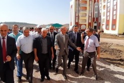 وزير السكن يعبّر عن غضبه من طريقة إنجاز المنازل في سوق أهراس