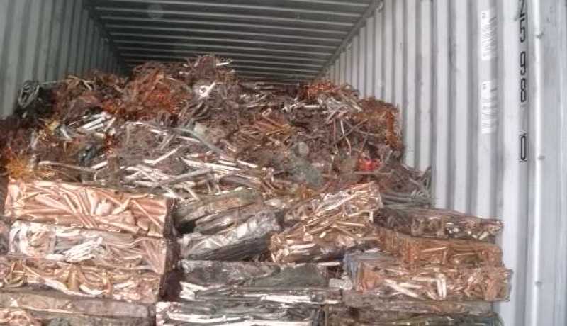 إحباط تهريب جبال من نفايات النحاس داخل 11 حاوية في ميناء وهران