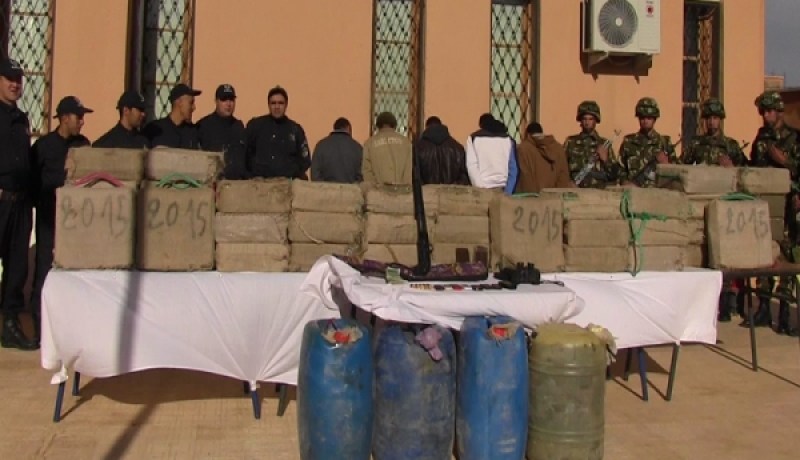 الجيش الوطني يوقف 3 تجار مخدرات و يحجز كمية معتبرة من الكيف و الوقود