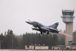 مقاتلات فرنسية تستهدف مواقع نفطية لداعش قرب الرقة