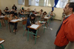 لا تتحدثوا مع الغشاشين وأشّروا على أوراقهم فقط